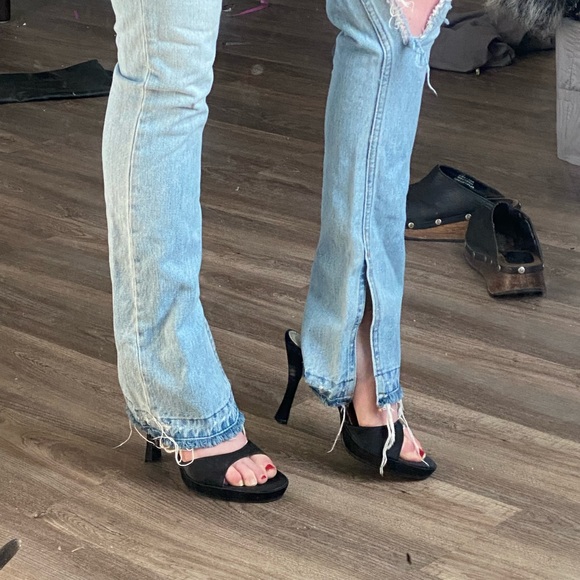 Zara Women’s Premium Denim, High Waisted Split Hem Size 2 Light Wash - Picture 2 of 9